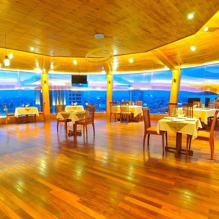 Cosmopolitan Hotel 호치민 외부 사진