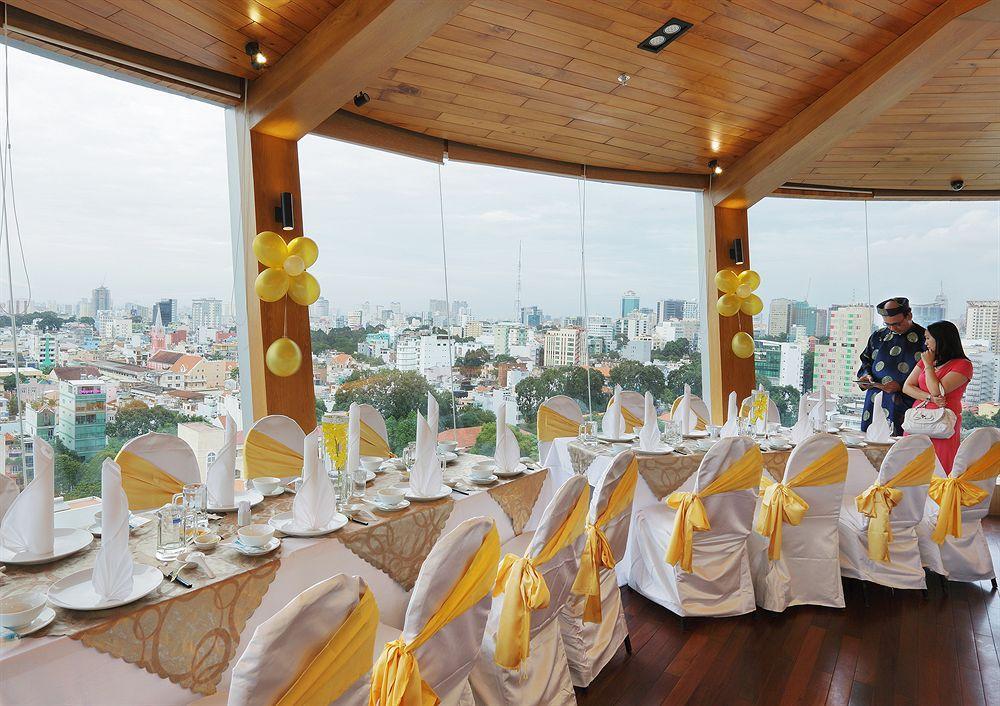 Cosmopolitan Hotel 호치민 외부 사진