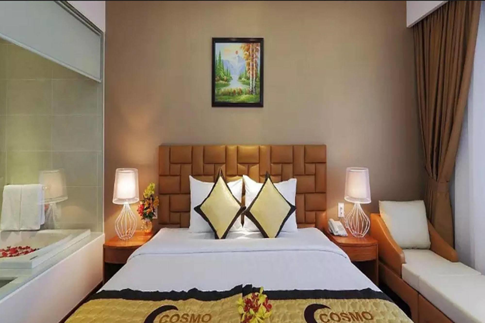 Cosmopolitan Hotel 호치민 외부 사진